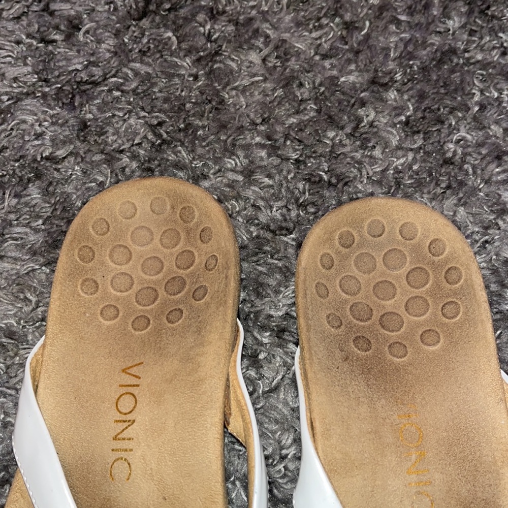 White vionic - Picture 2 of 4